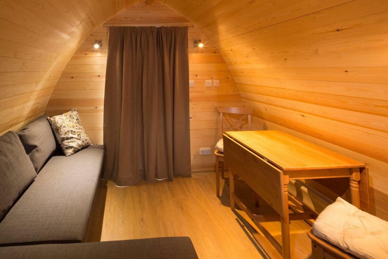 Buttercup Glamping Pod Hotel Cheltenham Bagian luar foto