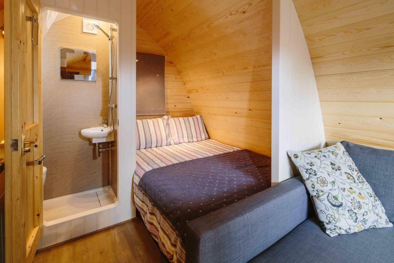 Buttercup Glamping Pod Hotel Cheltenham Bagian luar foto