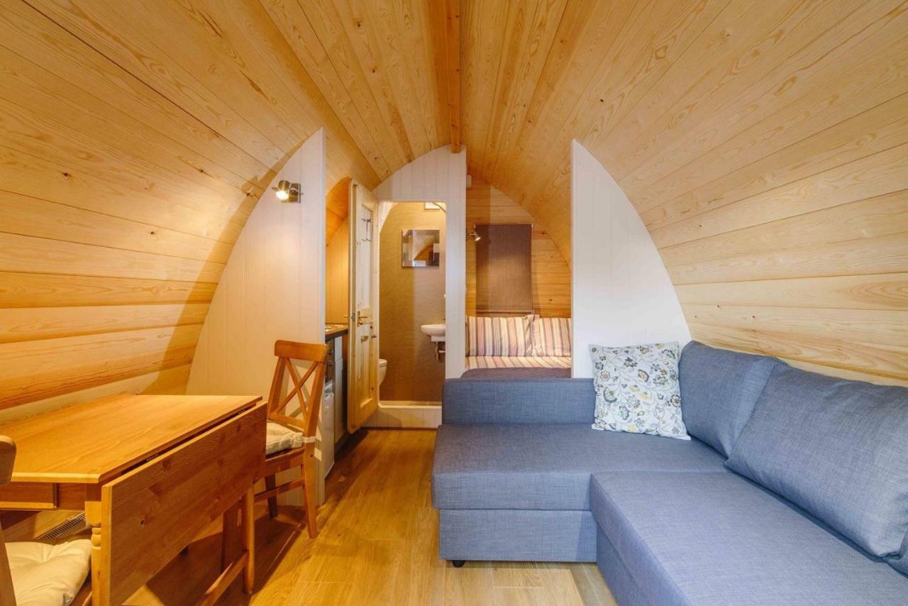 Buttercup Glamping Pod Hotel Cheltenham Bagian luar foto