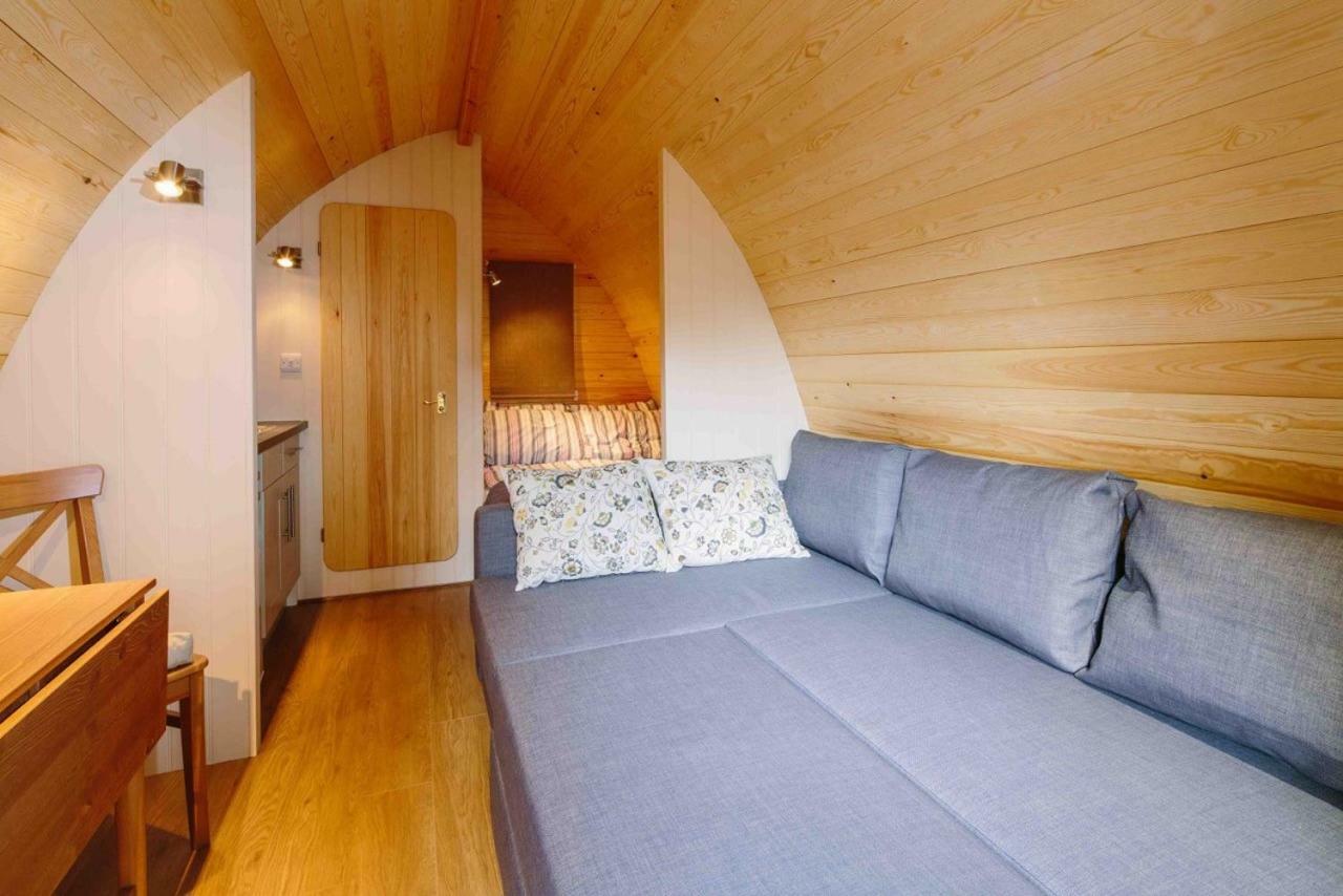 Buttercup Glamping Pod Hotel Cheltenham Bagian luar foto