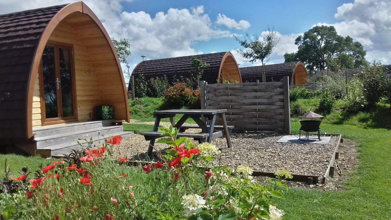 Buttercup Glamping Pod Hotel Cheltenham Bagian luar foto